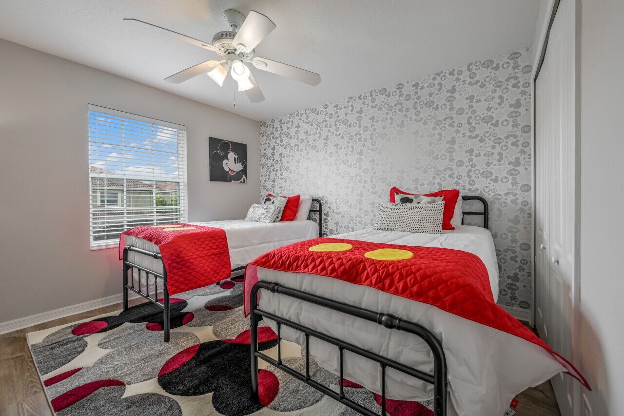 3 bedrooms, desk, iron/ironing board, travel crib