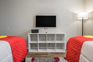 3 bedrooms, desk, iron/ironing board, travel cot