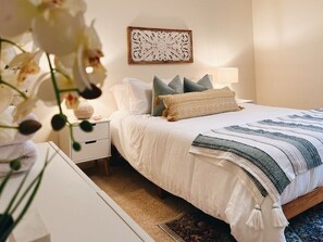 2 slaapkamers, een bureau, een strijkplank/strijkijzer, wifi