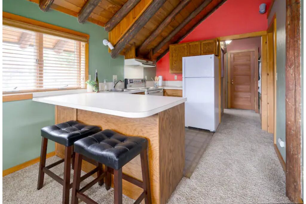 •Pine•Cabin•Loft•in•Central•Boise•