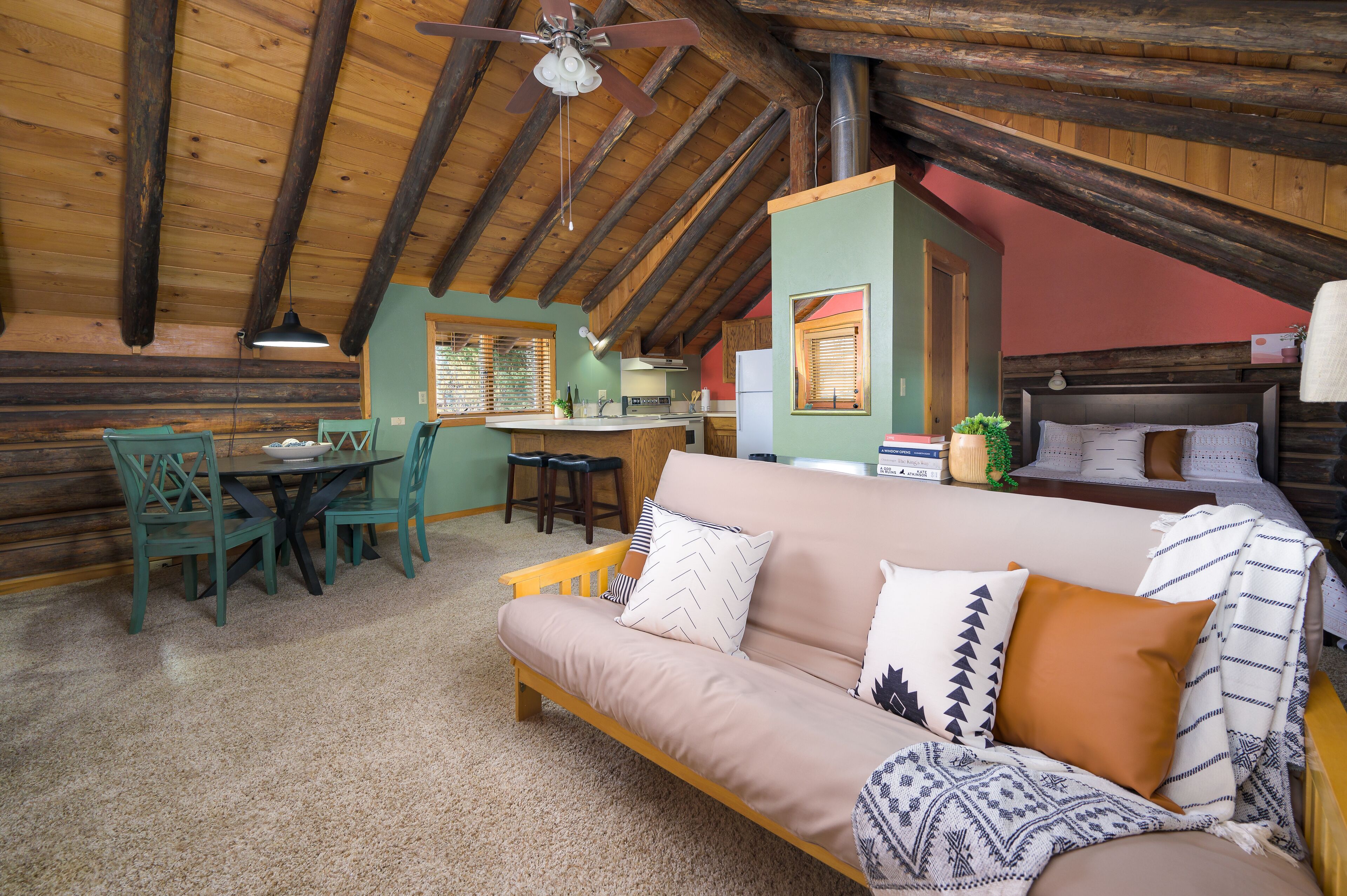 •Pine•Cabin•Loft•in•Central•Boise•