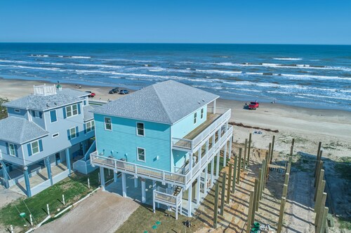 Beachfront Beauty with Bay Views and Boat Ramp Access