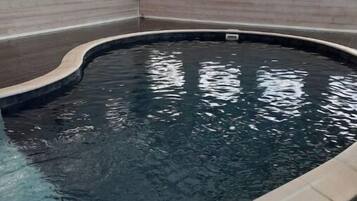 Piscine couverte, piscine chauffée