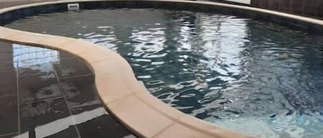 Innenpool, beheizter Pool