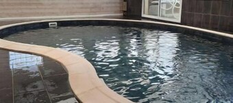 L'emeu Line Piscine Intérieure