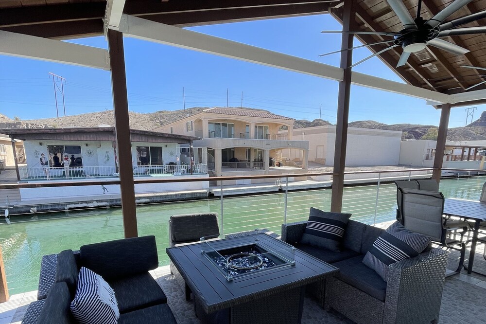 Waterfront home with its own dock in the Moovalya Keys community - DOG FRIENDLY!