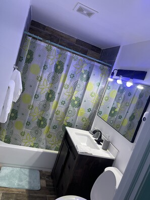 Casa | Bagno | Soffione a pioggia, asciugacapelli, asciugamani