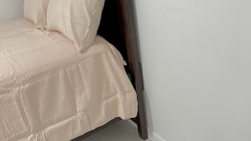 House | 4 bedrooms, free WiFi, bed sheets