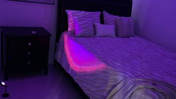 House | 4 bedrooms, free WiFi, bed sheets