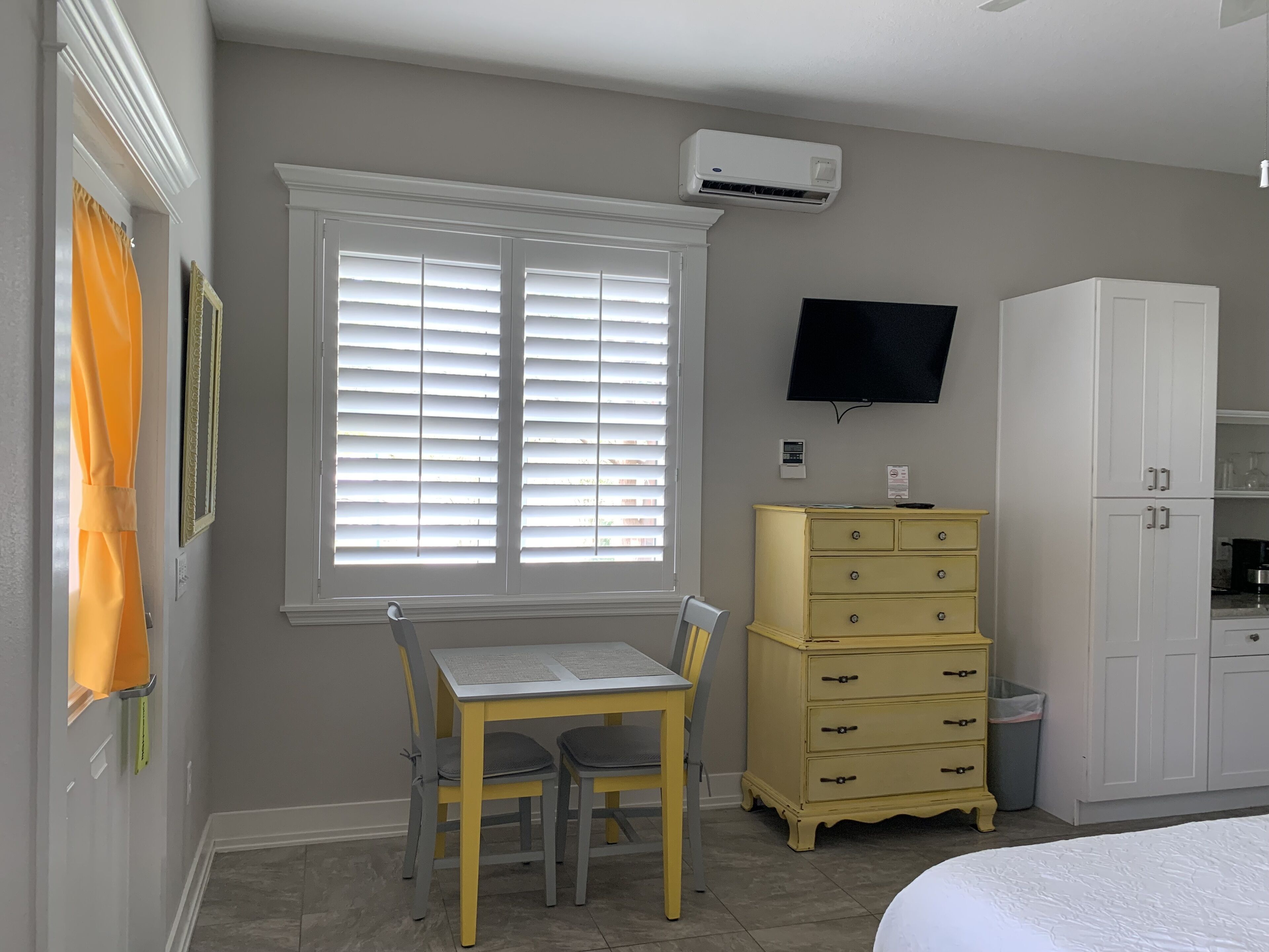 Key West Style Cottage - with pool/hot-tub 