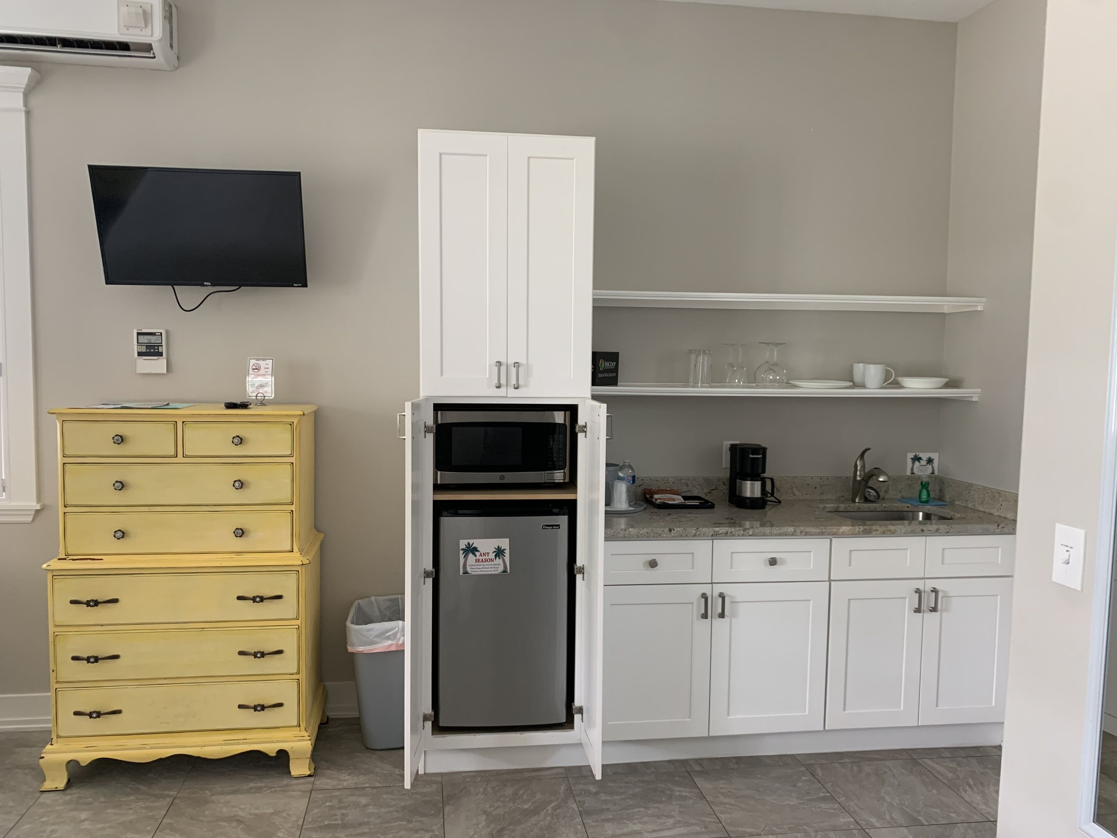 Key West Style Cottage - with pool/hot-tub 