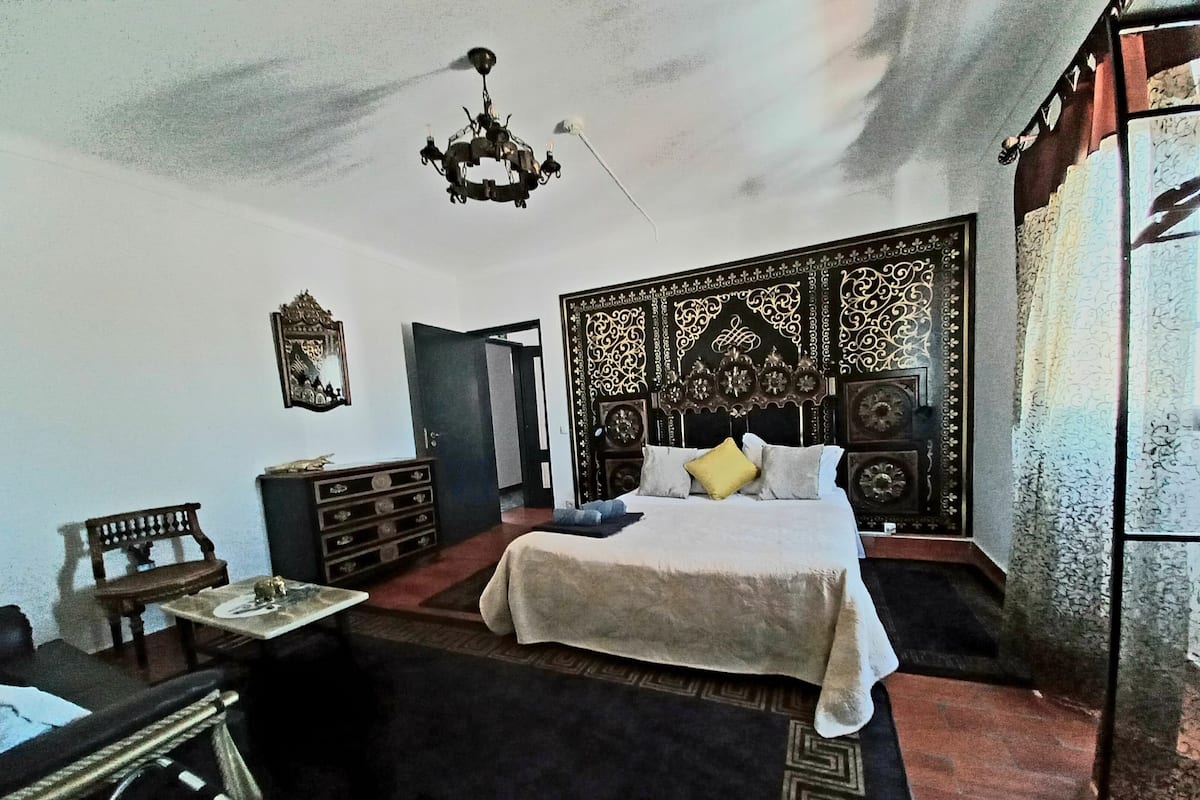 Appartamento panoramico, letti multipli, non fumatori, vista piscina | 1 camera, Wi-Fi gratuito, lenzuola