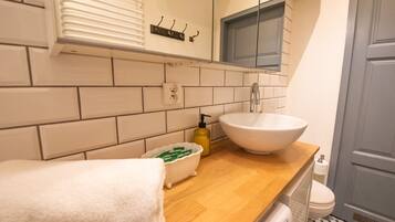 Family Apartment | Bathroom