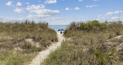 Newly Renovated 2BR/2BA Ocean View Condo with pool!! Central Location!!