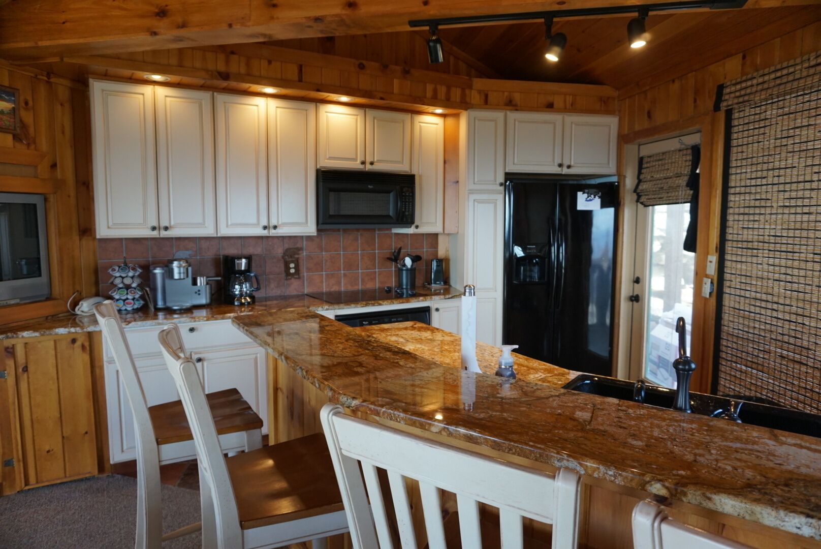 New Listing - Amazing Views of Beech Mountain, Walk to Ski Slopes!