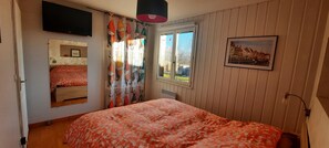 4 chambres, fer et planche à repasser, Wi-Fi, literie fournie