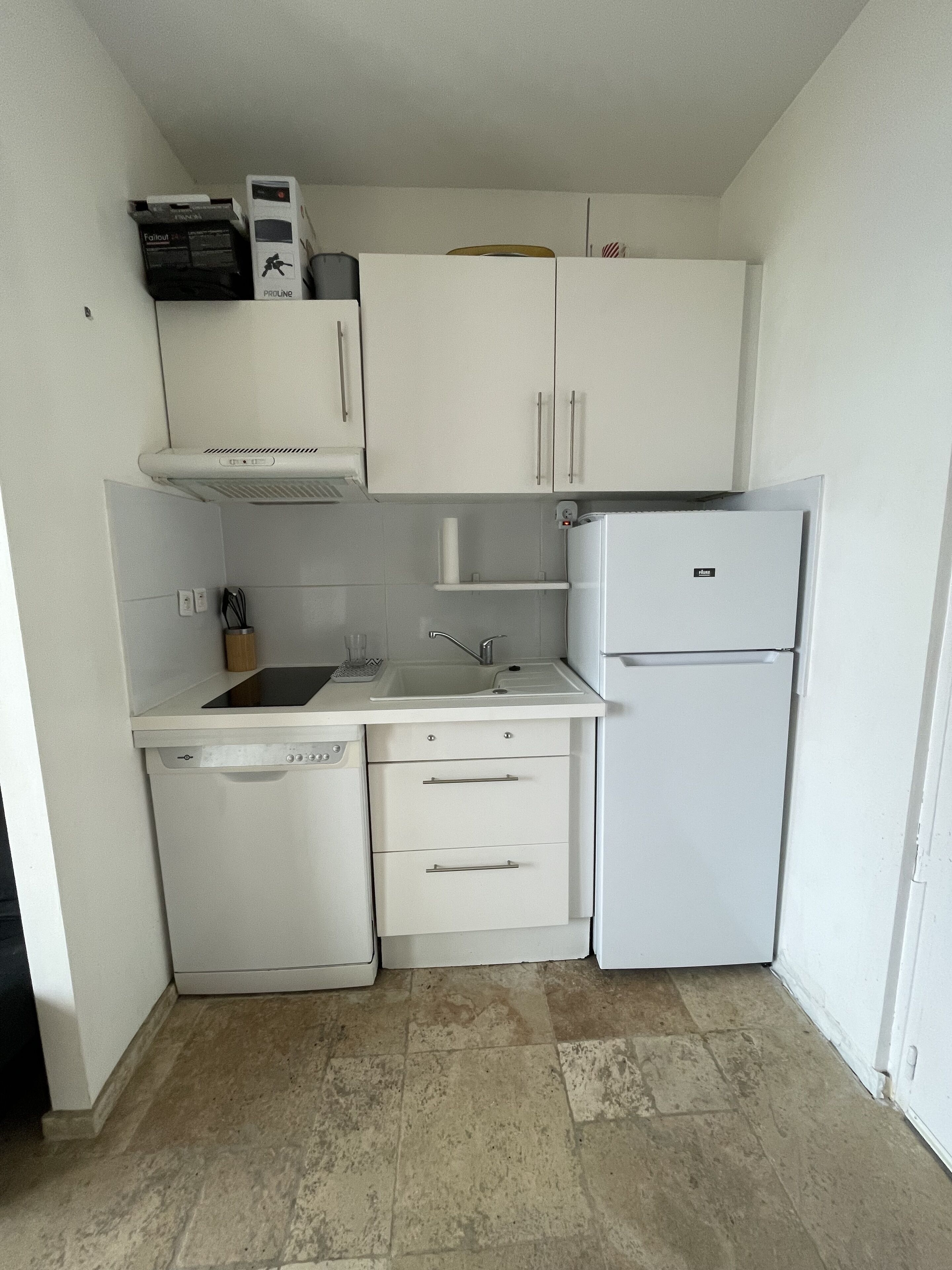 Studio "feet in the water"