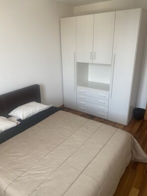 3 chambres, bureau, fer et planche à repasser, Wi-Fi gratuit