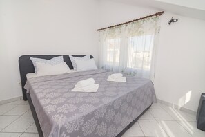 1 bedroom, internet, bed sheets