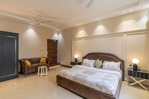 4 bedrooms, iron/ironing board