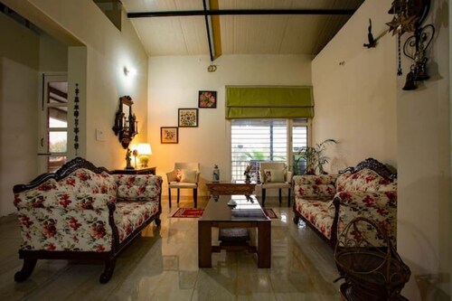 StayVista at Verde Solace w/BBQ and WIFI!