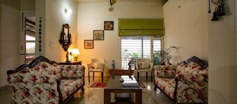 StayVista at Verde Solace w/BBQ and WIFI!