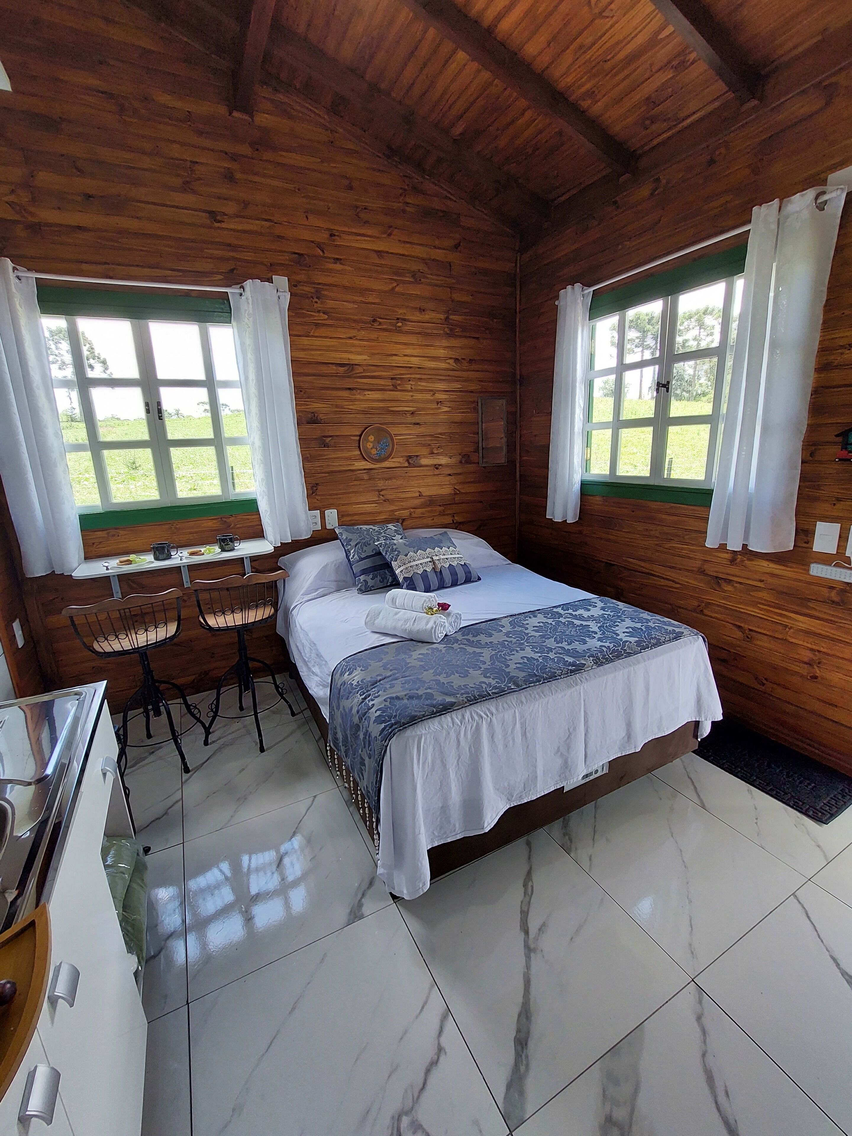 Rustic Austrian-style studio with kitchen and spacious bathroom