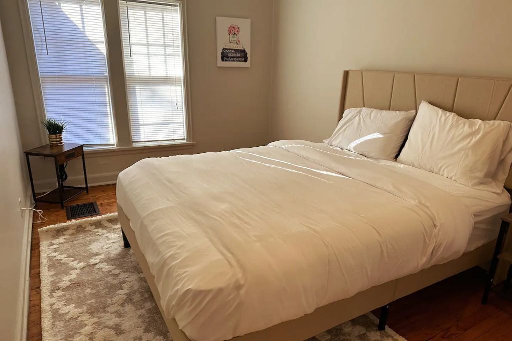 Modern Midtown Apartment, 3BR, Sleeps 8