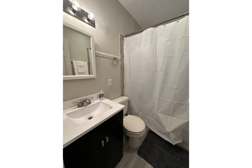 Modern Midtown Apartment, 3BR, Sleeps 8