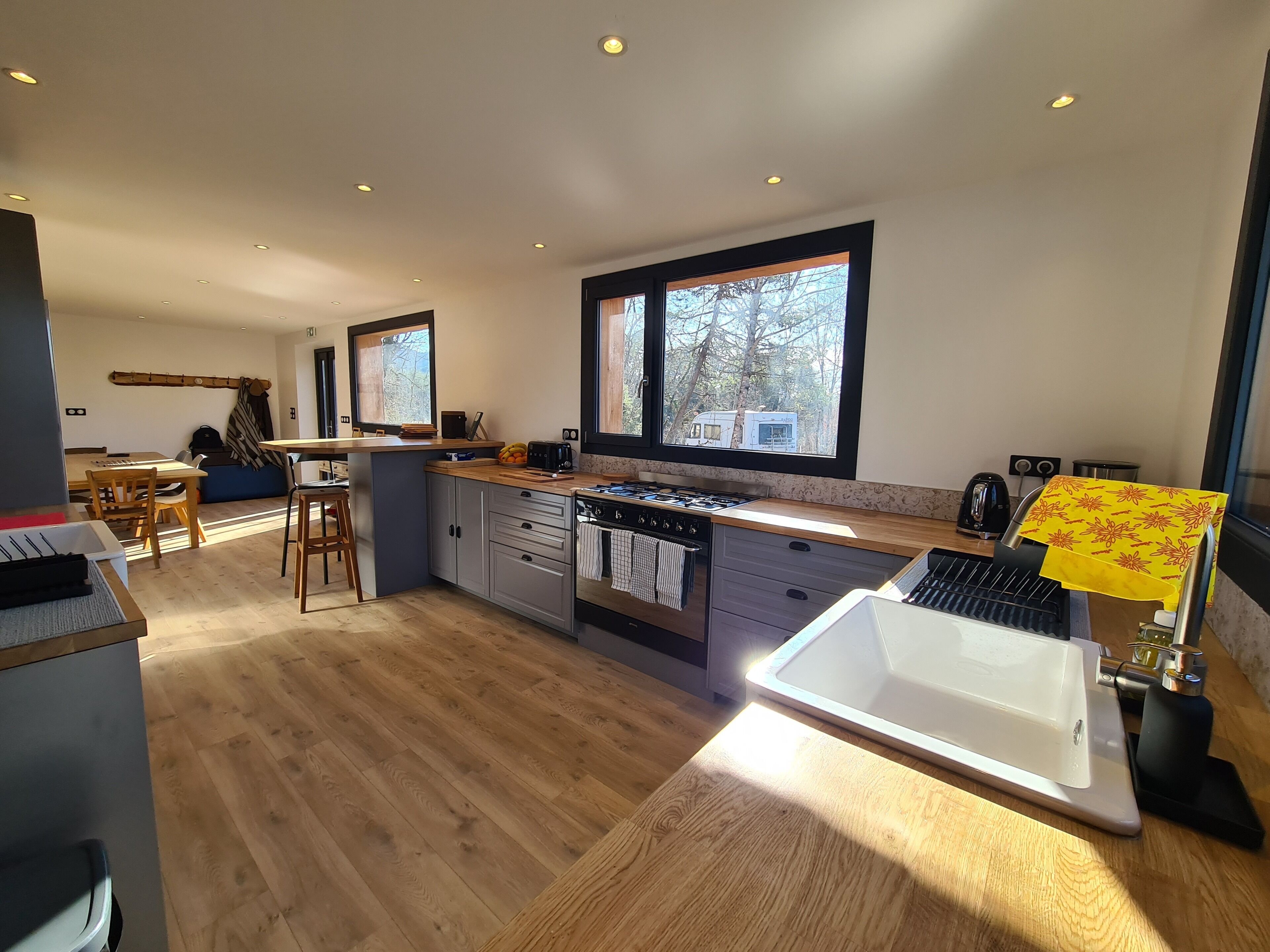 Réfrigérateur, four, plaque de cuisson, lave-vaisselle