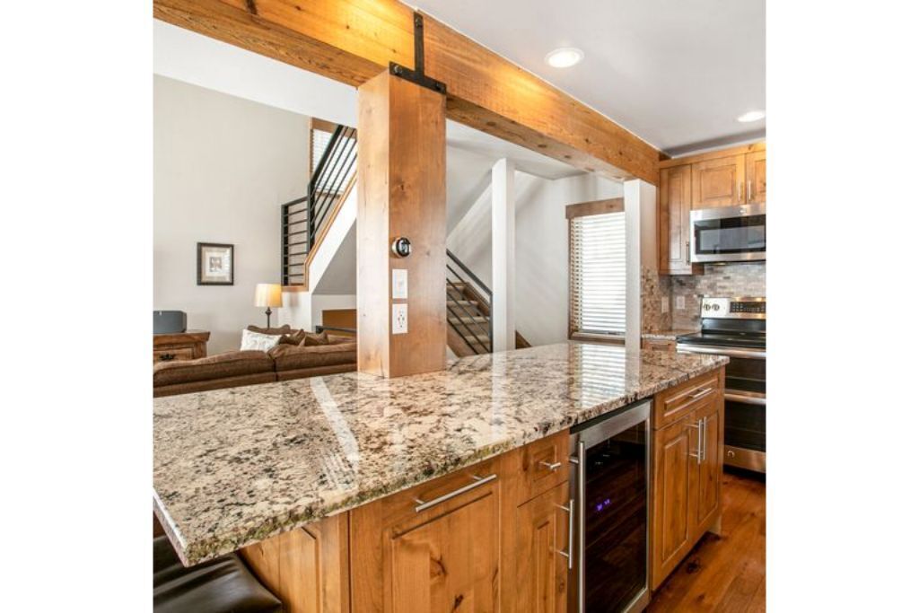 Cozy Vail Retreat w/ Private Hot Tub, shared pool, tennis, Near Village & Trails