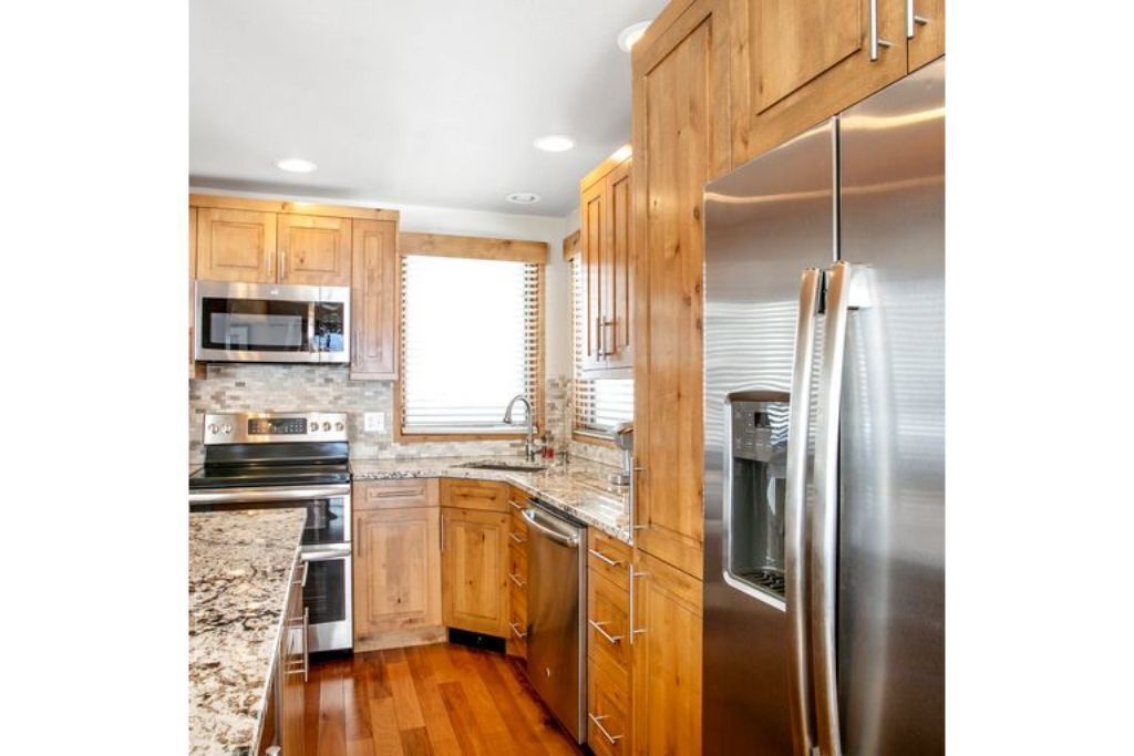 Cozy Vail Retreat w/ Private Hot Tub, shared pool, tennis, Near Village & Trails