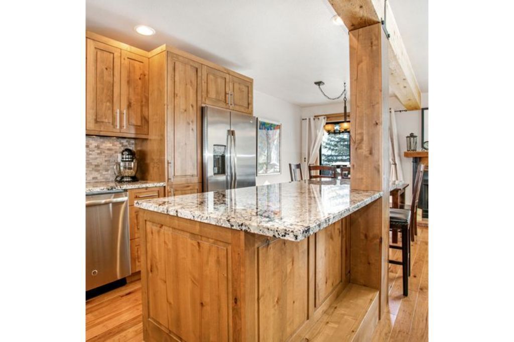 Cozy Vail Retreat w/ Private Hot Tub, shared pool, tennis, Near Village & Trails