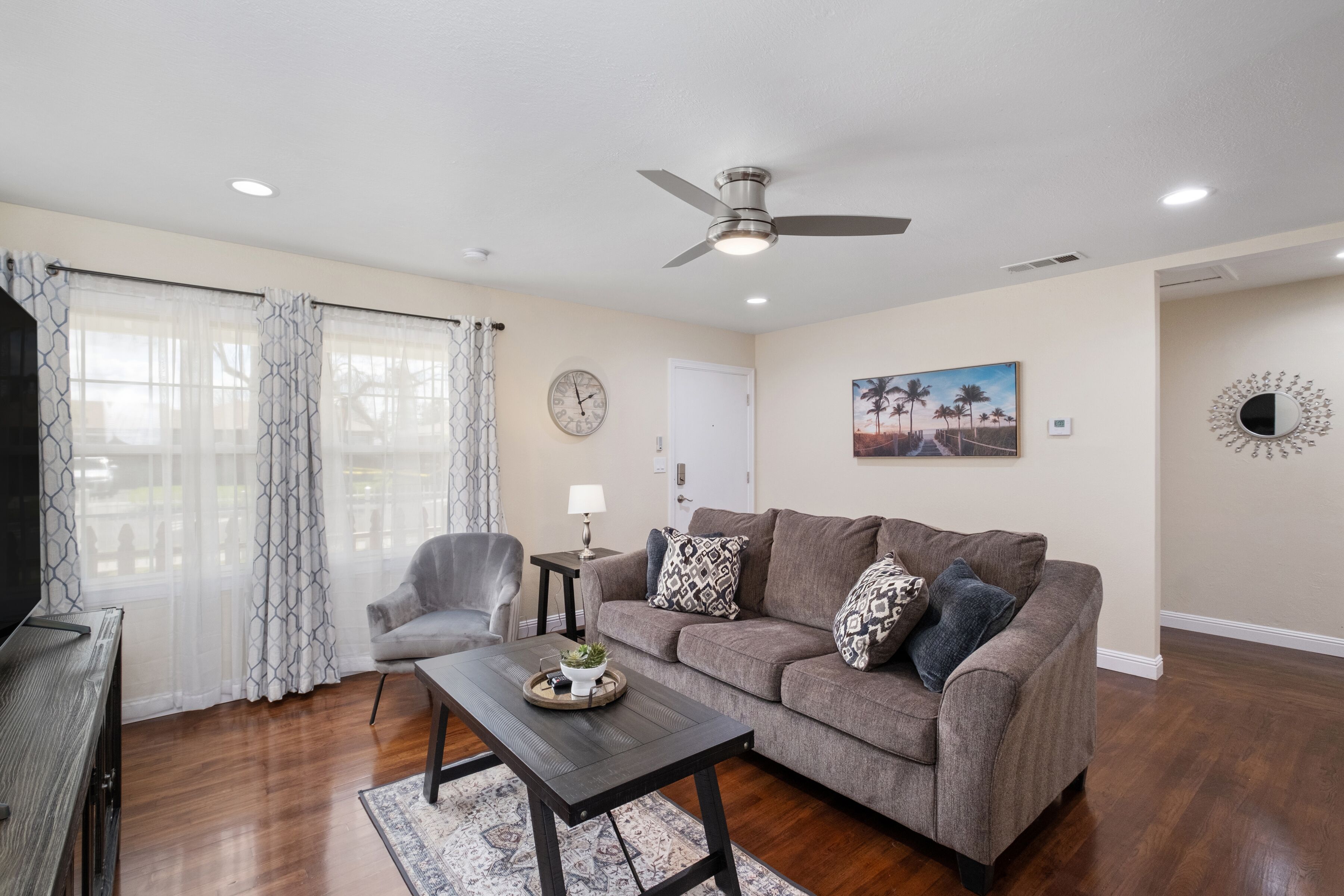 3BR/2BATH Clean, Cosy, Convenient