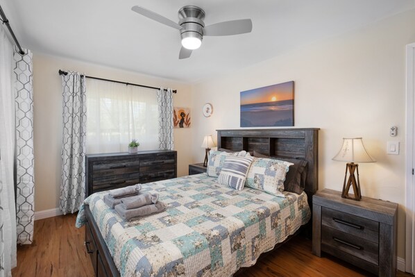 3 bedrooms, iron/ironing board, free WiFi, bed sheets - 3B/2Bth Clean, Cozy, Convenient (Fresno)