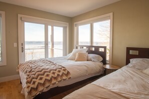 3 habitaciones, tabla de planchar con plancha y ropa de cama 