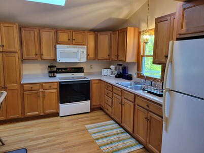 Serene 1-bedroom suite on 65 acre horse property