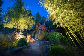 Property grounds - OCEANFRONT Luxury with Panoramic Views!! (Sooke)