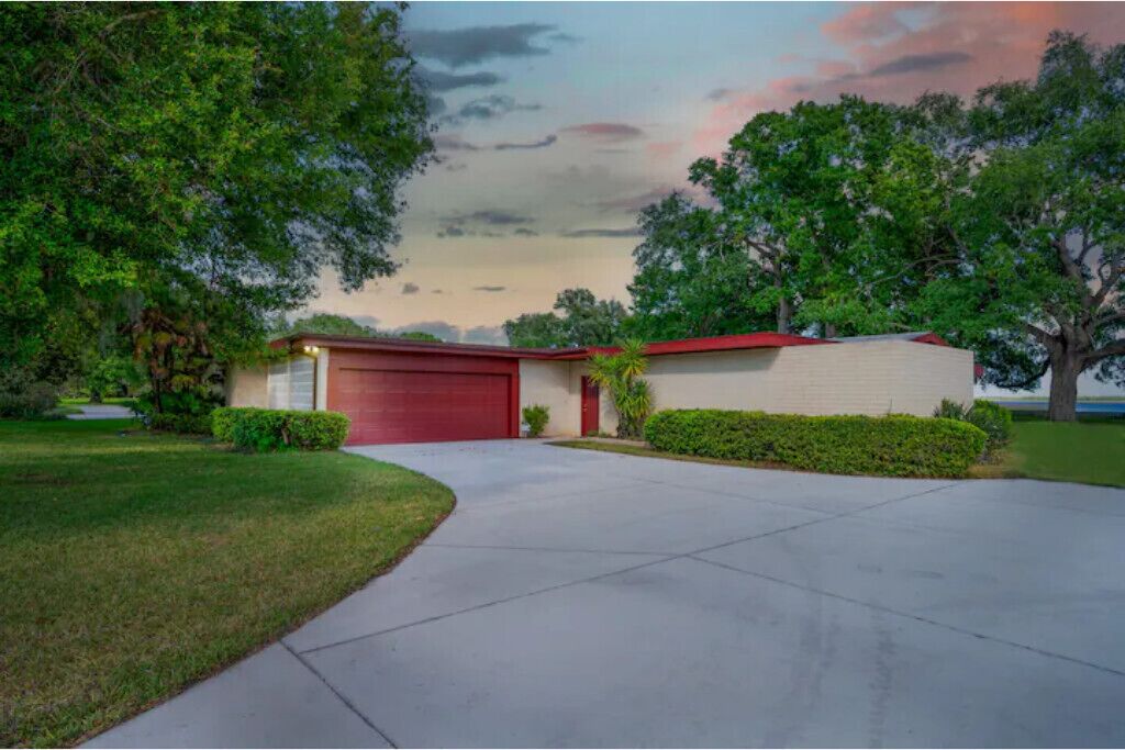 Lake Hamilton Hideout