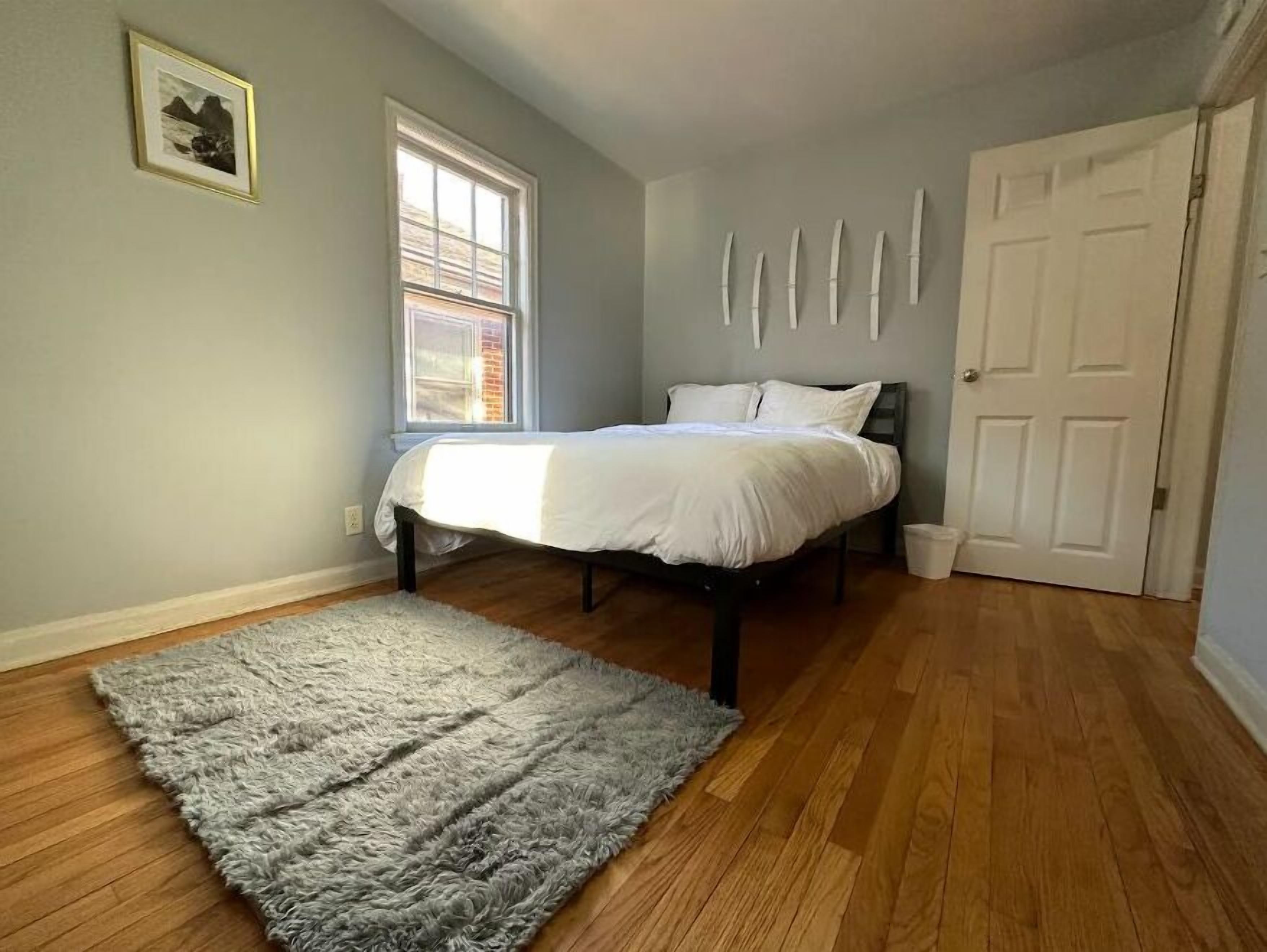 Modern Midtown Loft 2bd sleeps 6