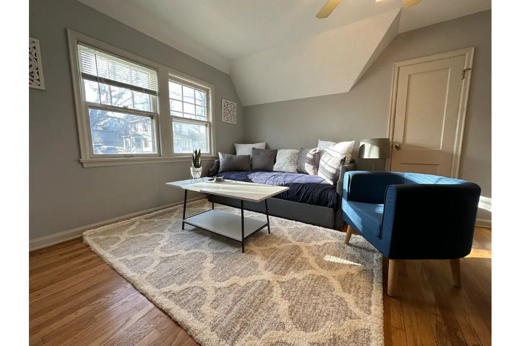 Modern Midtown Loft 2bd sleeps 6