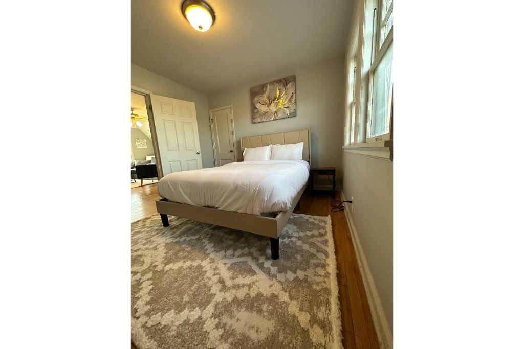 Modern Midtown Loft 2bd sleeps 6