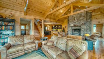 Televisio, takka, DVD-soitin, pöytäjalkapallopöytä