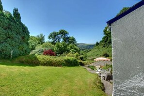 Outdoor dining - 2 bed rural retreat nestled in the heart of Exmoor (Parracombe)