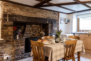 Dining - 2 bed rural retreat nestled in the heart of Exmoor (Parracombe)