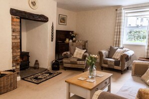TV, fireplace - 2 bed rural retreat nestled in the heart of Exmoor (Parracombe)