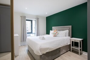 2 bedrooms, WiFi, bed sheets - Luxury, Sleeps 6, City Centre (Belfast)