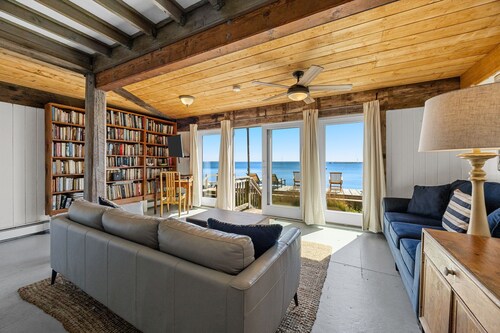 Waterfront 1BR / Beach Access + Sun Deck