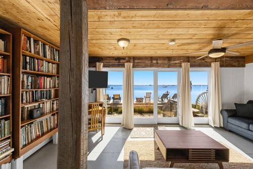 Waterfront 1BR / Beach Access + Sun Deck