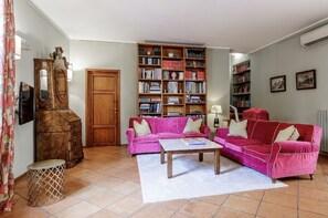 TV connectée, livres, chaßne hi-fi